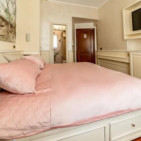 Downtown Luxury B&B - Termini Train Station-3